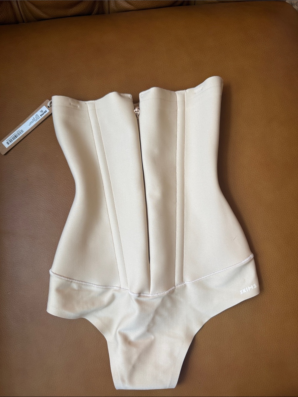 SKIMS Body Waist Cincher Thong clay S (G11) NWT NO STRAPS